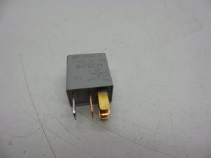 Gebruikte Relais Saab 9-5 Estate (YS3E) 2.0t 16V Prijs € 25,00 Margeregeling aangeboden door Auto Demontage Elferink B.V.