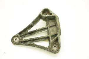 Gebruikte Versnellingsbak Steun Saab 900 II 2.0 i,Si 16V Prijs € 25,00 Margeregeling aangeboden door Auto Demontage Elferink B.V.