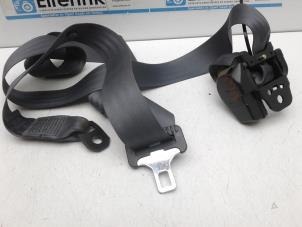 Gebruikte Veiligheidsgordel midden-achter Volvo V70 (GW/LW/LZ) 2.4 20V Prijs € 50,00 Margeregeling aangeboden door Auto Demontage Elferink B.V.