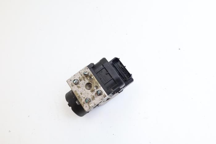 Gebruikte ABS Pomp Saab 9-3 I (YS3D) 2.0,S 16V Prijs € 100,00 Margeregeling aangeboden door Auto Demontage Elferink B.V.