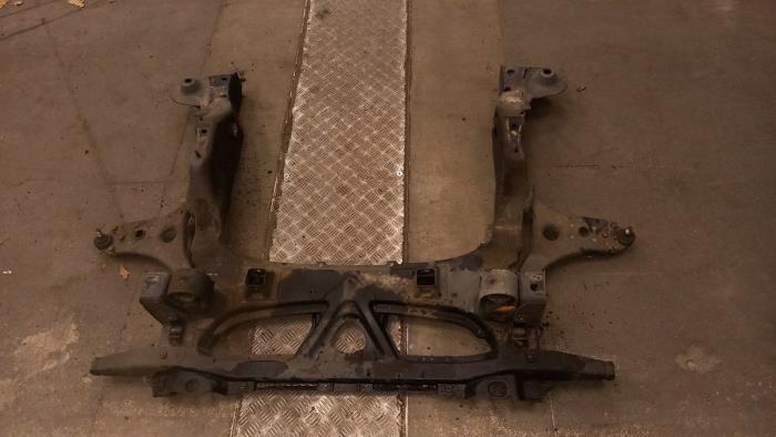 Subframe van een Mercedes-Benz B (W245) 2.0 B-200 16V Turbo 2007
