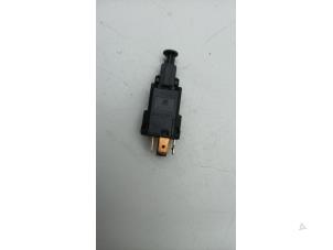Gebruikte Remlicht Schakelaar Saab 9-5 (YS3E) 2.0t 16V Prijs € 25,00 Margeregeling aangeboden door Auto Demontage Elferink B.V.