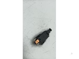 Gebruikte Remlicht Schakelaar Saab 9-5 (YS3E) 2.3t 16V Prijs € 25,00 Margeregeling aangeboden door Auto Demontage Elferink B.V.