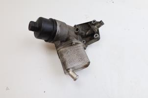 Gebruikte Oliefilterhuis Mercedes B (W245) 2.0 B-200 16V Turbo Prijs € 50,00 Margeregeling aangeboden door Auto Demontage Elferink B.V.