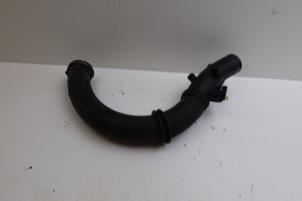 Gebruikte Intercooler Buis Mercedes B (W245) 2.0 B-200 16V Turbo Prijs € 40,00 Margeregeling aangeboden door Auto Demontage Elferink B.V.