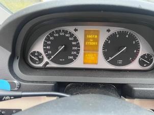 Gebruikte Kilometerteller KM Mercedes B (W245) 2.0 B-200 16V Turbo Prijs € 75,00 Margeregeling aangeboden door Auto Demontage Elferink B.V.