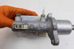 Gebruikte Hoofdremcilinder Mercedes B (W245) 2.0 B-200 16V Turbo Prijs € 25,00 Margeregeling aangeboden door Auto Demontage Elferink B.V.