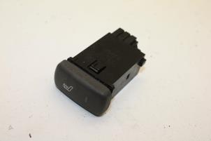 Gebruikte Schakelaar Stoelverwarming Volvo V40 (VW) 1.9 16V T4 Prijs € 25,00 Margeregeling aangeboden door Auto Demontage Elferink B.V.