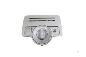 Gebruikte Licht Schakelaar Mercedes Vito (447.6) 1.6 111 CDI 16V Prijs € 35,00 Margeregeling aangeboden door Auto Demontage Elferink B.V.