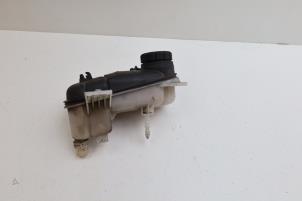 Gebruikte Expansievat Mercedes Vito (447.6) 1.6 111 CDI 16V Prijs € 25,00 Margeregeling aangeboden door Auto Demontage Elferink B.V.