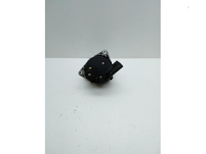 Dynamo van een Saab 900 1996