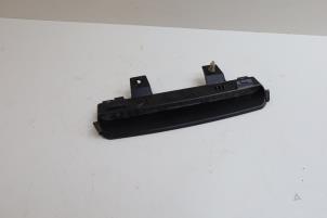 Gebruikte Extra Remlicht midden Volvo V40 (VW) 1.6 16V Prijs € 30,00 Margeregeling aangeboden door Auto Demontage Elferink B.V.