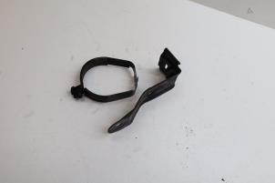 Gebruikte Steun (diversen) Volvo XC60 I (DZ) 2.4 D4 20V AWD Prijs € 35,00 Margeregeling aangeboden door Auto Demontage Elferink B.V.