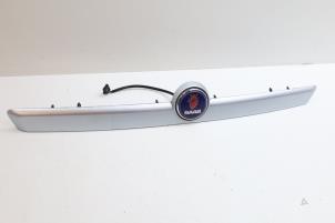 Gebruikte Achterklep Handgreep Saab 9-3 II Sport Sedan (YS3F) 1.9 TiD 16V Prijs € 65,00 Margeregeling aangeboden door Auto Demontage Elferink B.V.