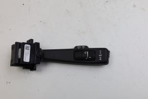 Gebruikte Schakelaar Ruitenwisser Volvo V40 (MV) 1.6 T4 GTDi 16V Prijs € 25,00 Margeregeling aangeboden door Auto Demontage Elferink B.V.