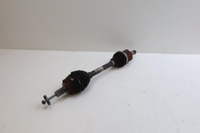 Gebruikte Aandrijfas links-voor Volvo V40 (MV) 1.6 T4 GTDi 16V Prijs € 100,00 Margeregeling aangeboden door Auto Demontage Elferink B.V.