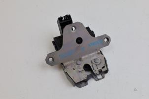 Gebruikte Achterklep Slotmechaniek Volvo V60 I (FW/GW) 1.6 T3 16V Prijs € 65,00 Margeregeling aangeboden door Auto Demontage Elferink B.V.