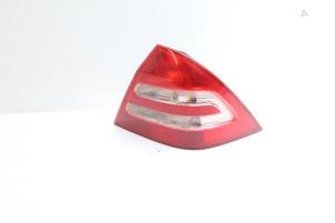Gebruikte Achterlicht rechts Mercedes C (W203) 2.0 C-200K 16V Prijs € 30,00 Margeregeling aangeboden door Auto Demontage Elferink B.V.
