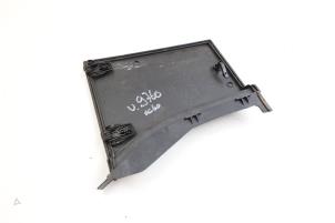 Gebruikte Accu afdekkap Volvo XC60 I (DZ) 2.4 D4 20V AWD Prijs € 30,00 Margeregeling aangeboden door Auto Demontage Elferink B.V.