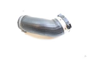 Gebruikte Intercooler Slang Volvo V60 Cross Country I (FZ) 2.0 D4 16V Prijs € 35,00 Margeregeling aangeboden door Auto Demontage Elferink B.V.