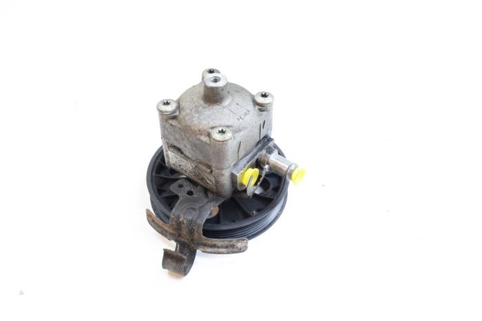 Gebruikte Pomp Servo Volvo V70 (SW) 2.4 D5 20V Prijs € 100,00 Margeregeling aangeboden door Auto Demontage Elferink B.V.
