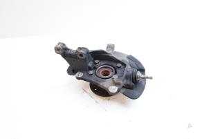 Gebruikte Fusee rechts-voor Volvo V70 (SW) 2.4 D5 20V Prijs € 75,00 Margeregeling aangeboden door Auto Demontage Elferink B.V.