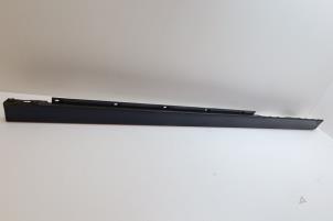 Gebruikte Sideskirt links Saab 9-3 II (YS3F) 1.8t 16V Prijs € 100,00 Margeregeling aangeboden door Auto Demontage Elferink B.V.