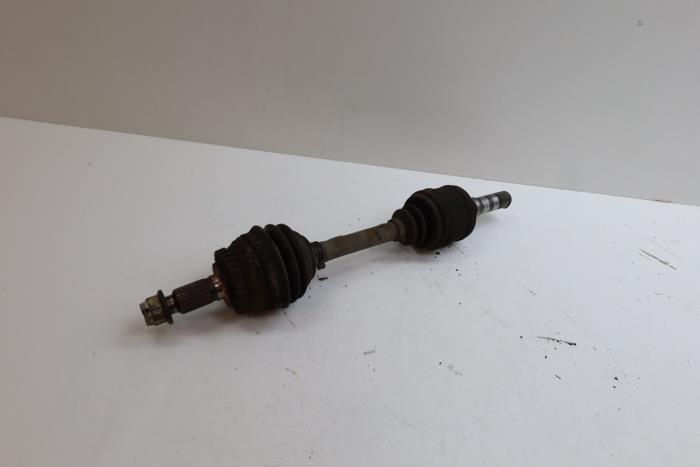 Gebruikte Aandrijfas links-voor Saab 9-5 Estate (YS3E) 2.0t 16V Prijs € 75,00 Margeregeling aangeboden door Auto Demontage Elferink B.V.