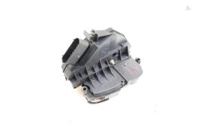 Gebruikte Deurslot Mechaniek 4Deurs links-voor Volvo V60 I (FW/GW) 2.0 D3 20V Prijs € 75,00 Margeregeling aangeboden door Auto Demontage Elferink B.V.