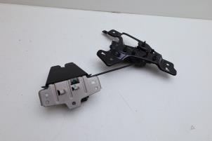 Gebruikte Slotmechaniek Achterklep Lynk &amp; Co 01 1.5 PHEV Prijs € 150,00 Margeregeling aangeboden door Auto Demontage Elferink B.V.