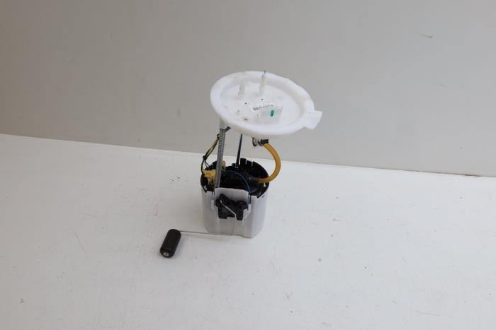 Gebruikte Tank element Pomp Lynk &amp; Co 01 1.5 PHEV Prijs € 165,00 Margeregeling aangeboden door Auto Demontage Elferink B.V.
