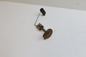 Gebruikte Tankvlotter Saab 99 2.0 GL Prijs € 40,00 Margeregeling aangeboden door Auto Demontage Elferink B.V.