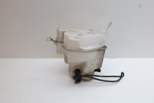 Gebruikte Ruitensproeiertank voor Volvo V70 (BW) 2.4 D5 20V Prijs € 50,00 Margeregeling aangeboden door Auto Demontage Elferink B.V.