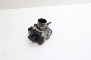 Gebruikte Gasklephuis Saab 9-3 II (YS3F) 1.9 TTiD 16V Prijs € 75,00 Margeregeling aangeboden door Auto Demontage Elferink B.V.