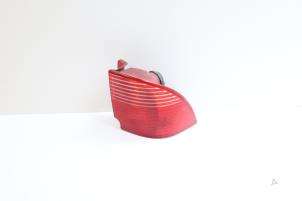 Gebruikte Achterlicht rechts Saab 9-5 Estate (YS3E) 2.0t 16V Prijs € 100,00 Margeregeling aangeboden door Auto Demontage Elferink B.V.