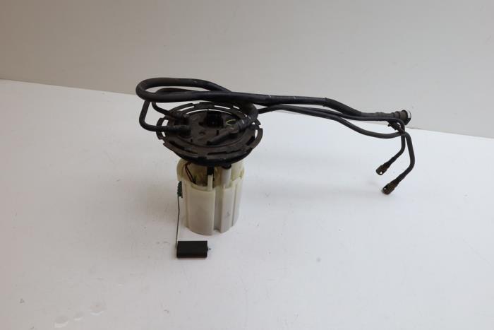 Gebruikte Tank element Pomp Saab 9-5 Estate (YS3E) 2.0t 16V Prijs € 75,00 Margeregeling aangeboden door Auto Demontage Elferink B.V.