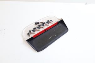 Gebruikte Extra Remlicht midden Saab 9-5 (YS3E) 1.9 TiD 16V Prijs € 40,00 Margeregeling aangeboden door Auto Demontage Elferink B.V.