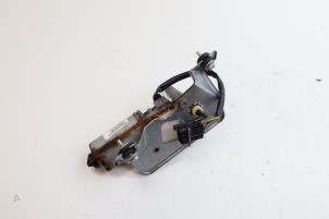 Gebruikte Ruitenwissermotor achter Saab 9-5 Estate (YS3E) 2.3t 16V Prijs € 45,00 Margeregeling aangeboden door Auto Demontage Elferink B.V.