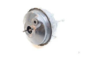 Gebruikte Rembooster Saab 9-5 Estate (YS3E) 2.0t 16V Prijs € 100,00 Margeregeling aangeboden door Auto Demontage Elferink B.V.