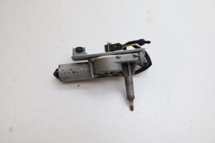 Gebruikte Ruitenwissermotor achter Saab 9-5 Estate (YS3E) 2.3t 16V Prijs € 45,00 Margeregeling aangeboden door Auto Demontage Elferink B.V.