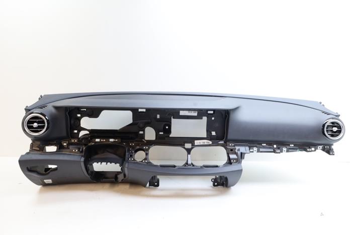 Gebruikte Dashboard Mercedes E (W213) E-220d 2.0 Turbo 16V Prijs € 750,00 Margeregeling aangeboden door Auto Demontage Elferink B.V.