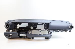 Gebruikte Dashboard Mercedes E (W213) E-220d 2.0 Turbo 16V Prijs € 750,00 Margeregeling aangeboden door Auto Demontage Elferink B.V.