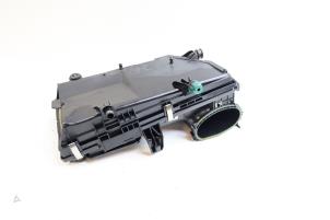 Gebruikte Luchtfilterhuis Mercedes E (W213) E-220d 2.0 Turbo 16V Prijs € 65,00 Margeregeling aangeboden door Auto Demontage Elferink B.V.