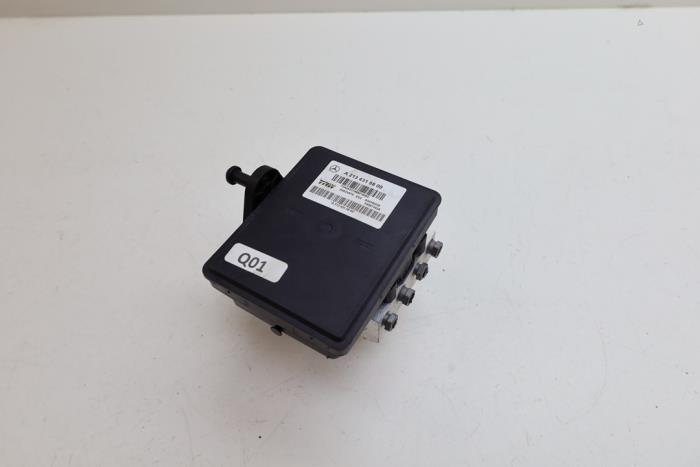 Gebruikte ABS Pomp Mercedes E (W213) E-220d 2.0 Turbo 16V Prijs € 350,00 Margeregeling aangeboden door Auto Demontage Elferink B.V.
