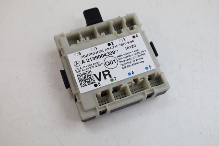 Gebruikte Module Centrale Deurvergrendeling Mercedes E (W213) E-220d 2.0 Turbo 16V Prijs € 100,00 Margeregeling aangeboden door Auto Demontage Elferink B.V.