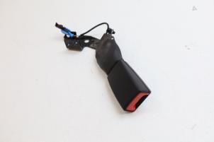 Gebruikte Veiligheidsgordel Insteek midden-achter Mercedes E (W213) E-220d 2.0 Turbo 16V Prijs € 25,00 Margeregeling aangeboden door Auto Demontage Elferink B.V.