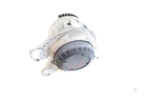 Gebruikte Motorrubber Mercedes E (W213) E-220d 2.0 Turbo 16V Prijs € 30,00 Margeregeling aangeboden door Auto Demontage Elferink B.V.