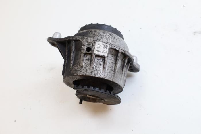 Gebruikte Motorsteun Mercedes E (W213) E-220d 2.0 Turbo 16V Prijs € 30,00 Margeregeling aangeboden door Auto Demontage Elferink B.V.