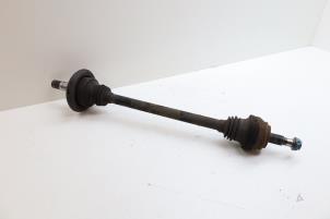 Gebruikte Aandrijfas links-achter Mercedes E (W213) E-220d 2.0 Turbo 16V Prijs € 125,00 Margeregeling aangeboden door Auto Demontage Elferink B.V.