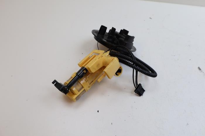 Gebruikte Tank element Pomp Mercedes E (W213) E-220d 2.0 Turbo 16V Prijs € 125,00 Margeregeling aangeboden door Auto Demontage Elferink B.V.